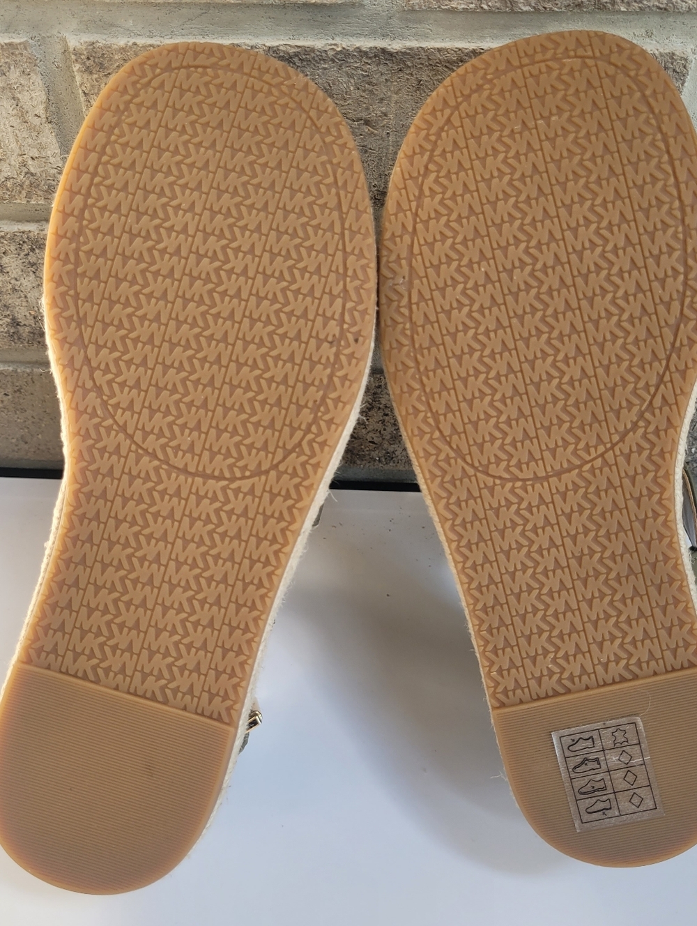 *NWOT* MICHAEL Kors Women's Lynn Buckle Espadrille Leather Sandals 5M - Picture 9 of 10
